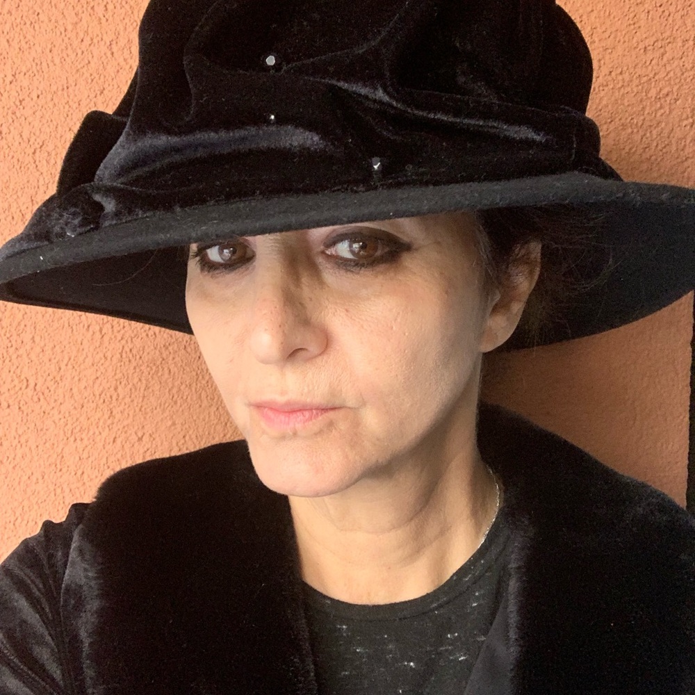 NWT Betmar Black Velvet Cloche Hat